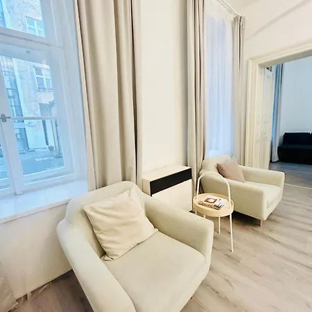 Elegant Cozy In Center Prag