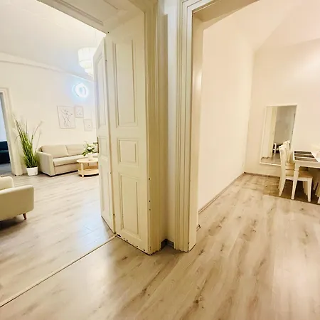 Elegant Cozy In Center
