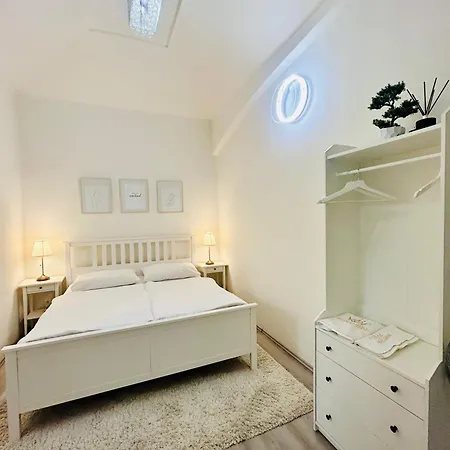 Elegant Cozy In Center Praga