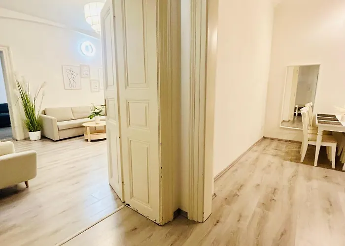 Elegant Cozy In Center